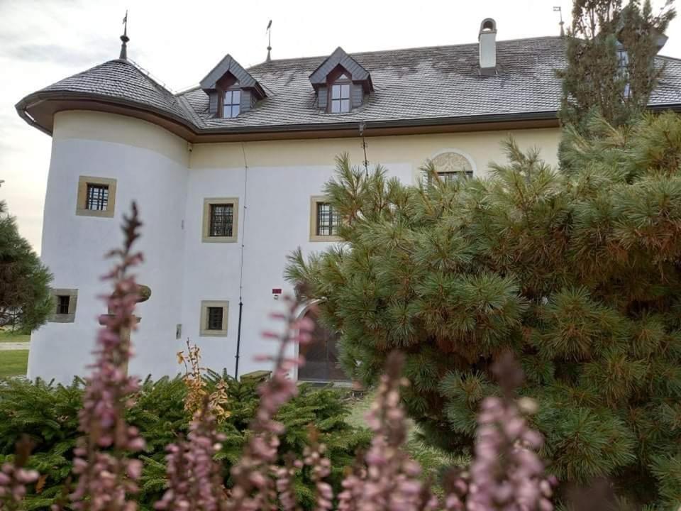 Castle Kastiel Kotesova Lägenhet Exteriör bild