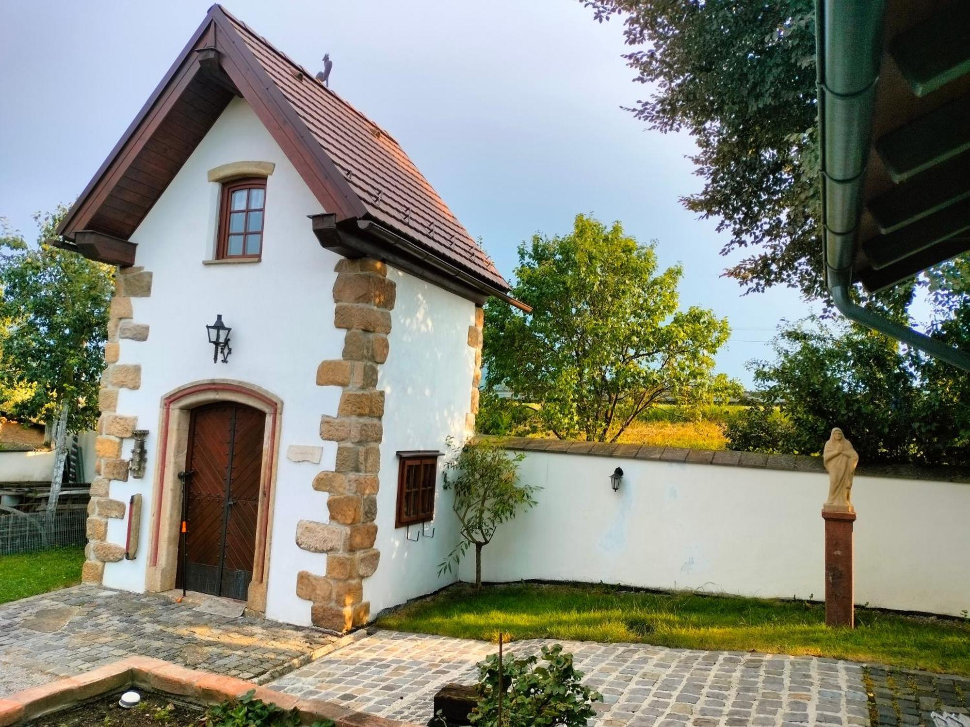 Castle Kastiel Kotesova Lägenhet Exteriör bild