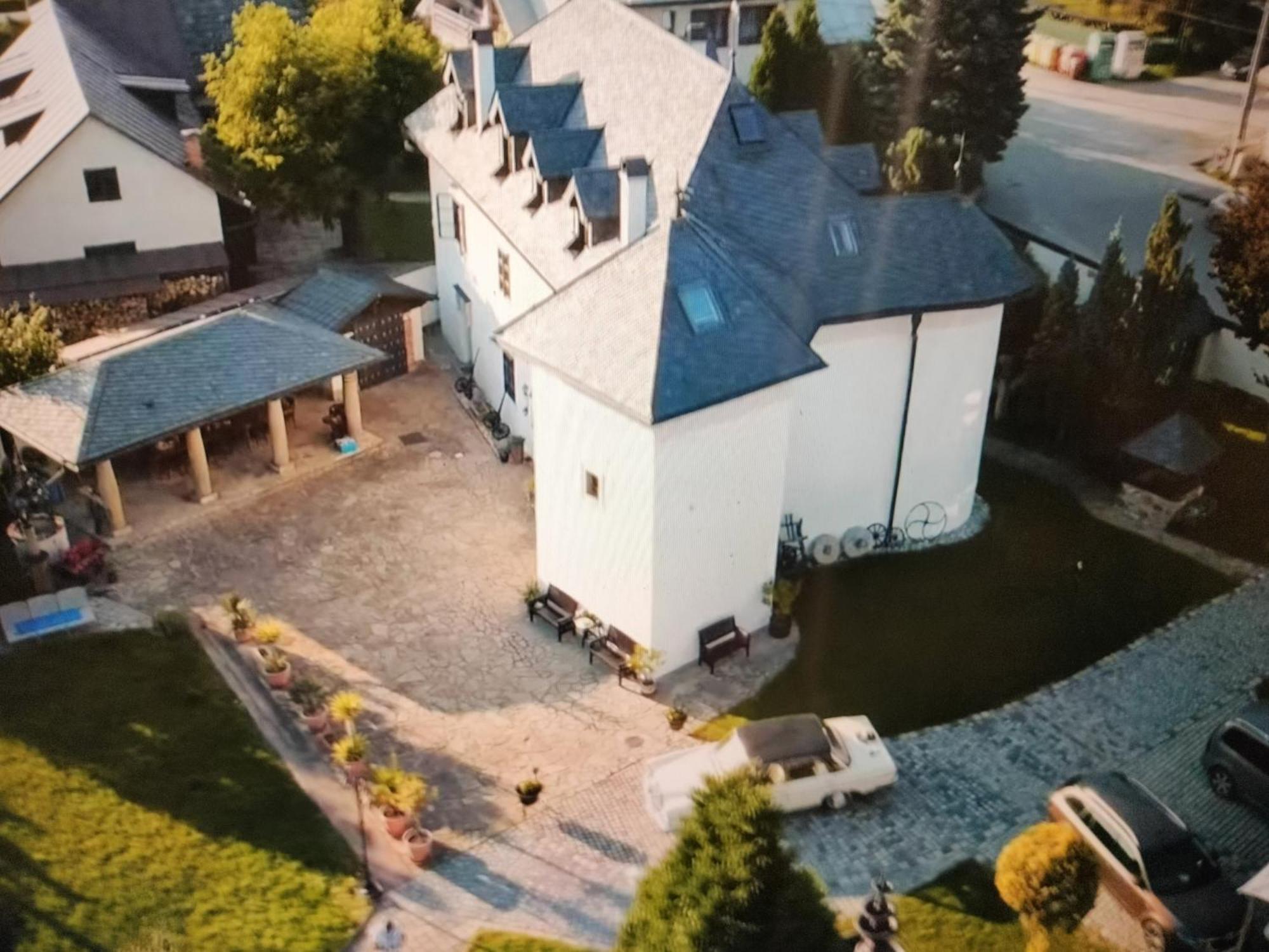 Castle Kastiel Kotesova Lägenhet Exteriör bild